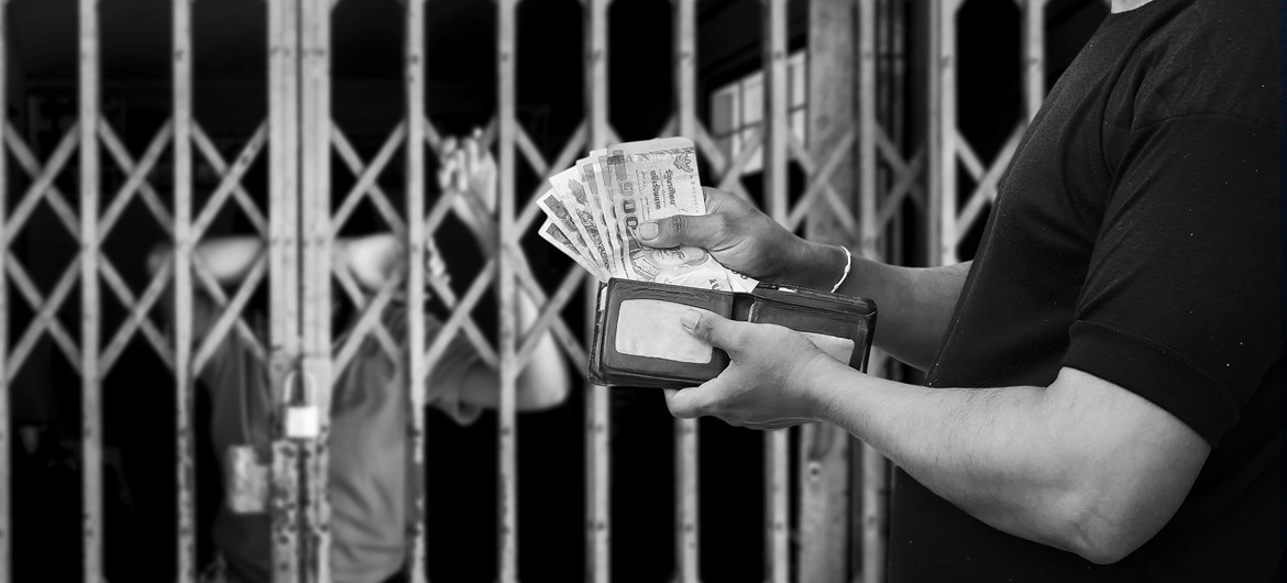 चारलाख ६४ हजारसहित घोराहीबाट २० जुवाडे पक्राउ