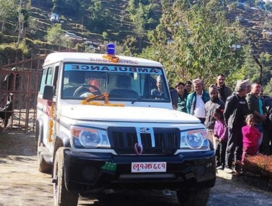 मदाने गाउँपालिकाद्वारा अग्लुंग स्वास्थ्य चौकीलाई एम्बुलेन्स हस्तान्तरण
