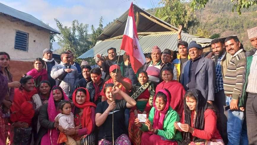 भुमिकास्थान नगरपालिकाबाट विभिन्न पार्टी परित्याग गरि ११३ घर परिवार नेपाली कांग्रेसमा प्रवेश