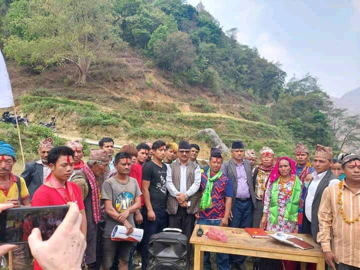 झिमरुकमा भत्किदै मसालको किल्ला २२ घरधुरी एमाले प्रवेश