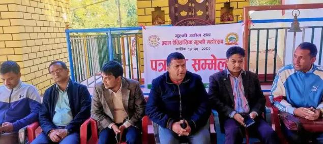 गुल्मी महोत्सवमा प्लाष्टिकजन्य फूल र खादाको  सट्टामा स्थानीय फूलको माला प्रयोग गरिने