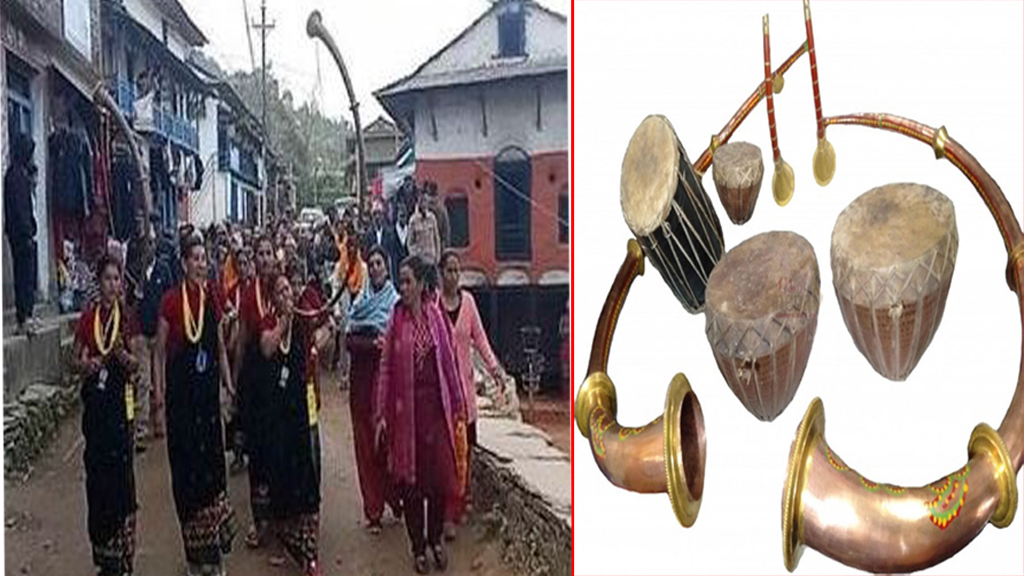 महिलाहरुले बजाउन थाले नैमती बाजा
