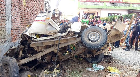 पूर्वी नवलपरासीमा गाडी दुर्घटना हुँदा ६ जनाको मृत्यु