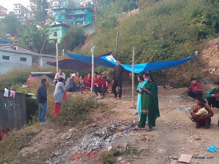 भूकम्पपीडितले अझै पाएनन् त्रिपाल