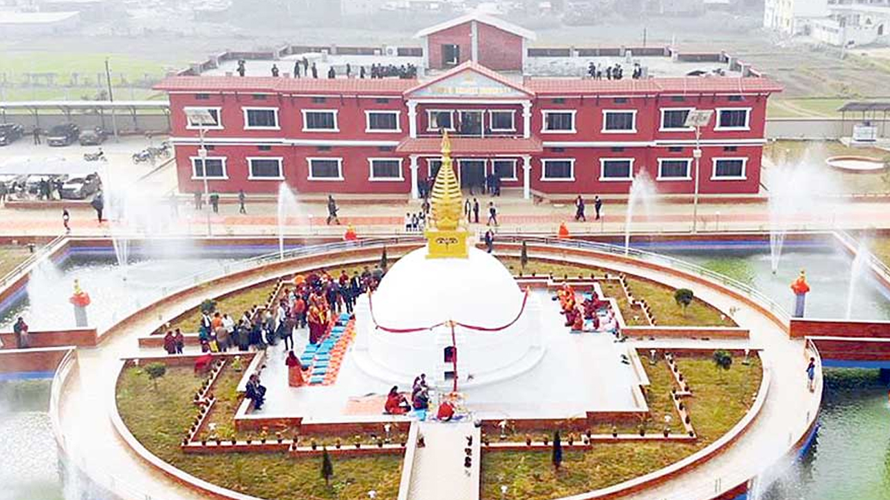 लुम्बिनी बौद्ध विश्वविद्यालयको बार्षिकोत्सवमा सरसफाई र रक्तदान