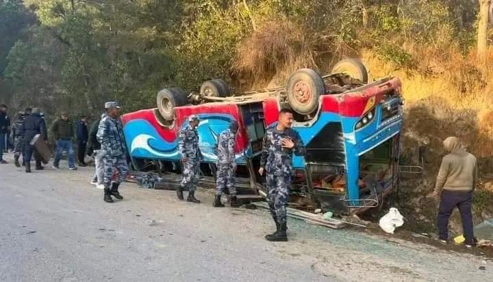 दाङमा बस र्दुघटना हुँदा २० जना घाइते