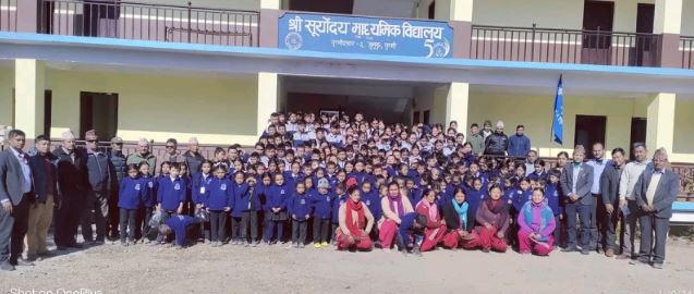 गुल्मीदरबार गाउँपालिकामा विद्यार्थीलाई  पोसाक सहयोग