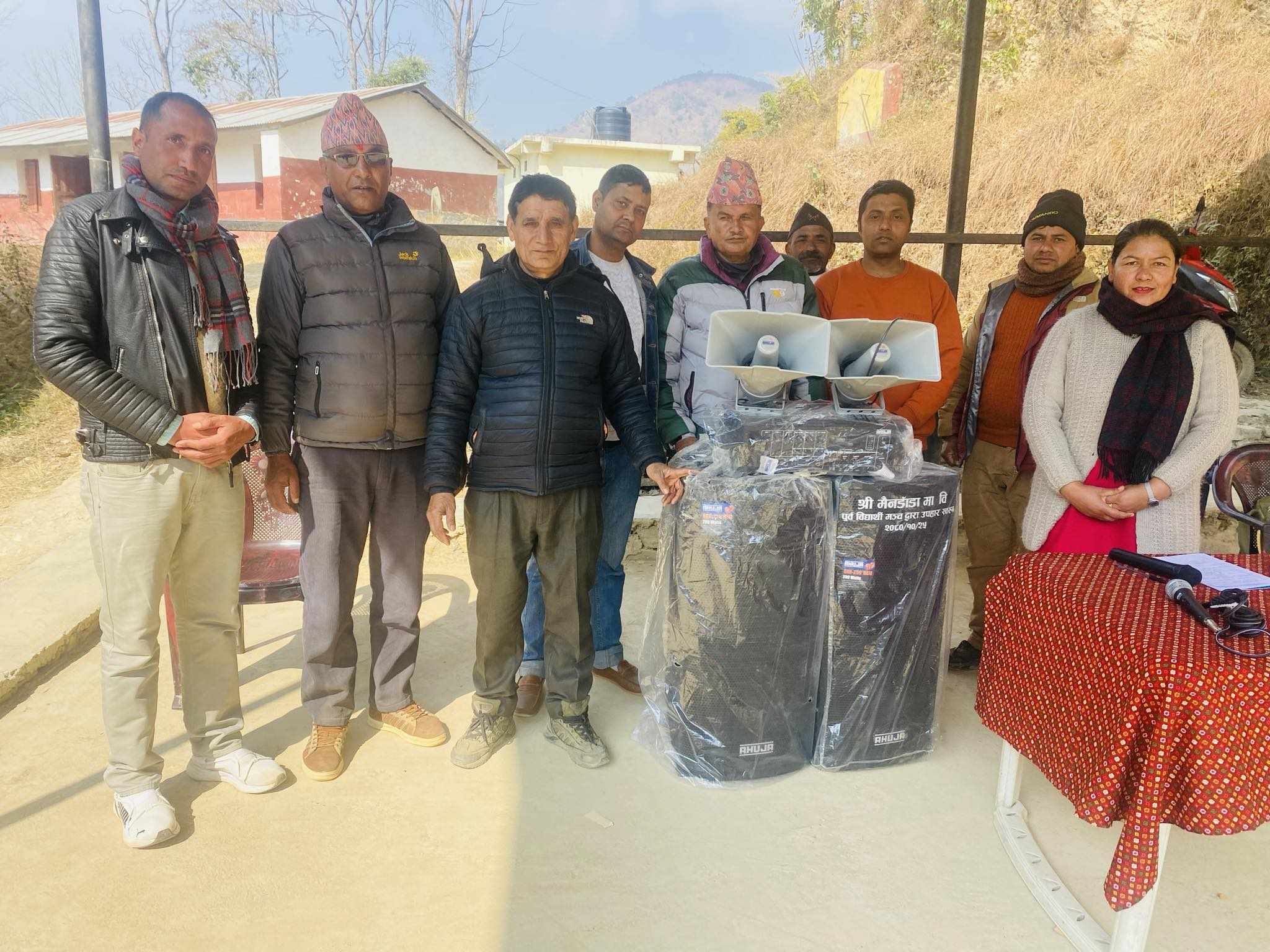 गुल्मीको मैनडाँडा माविलाई  पूर्व विद्यार्थी मञ्चले दियो साउन्डसिस्टम