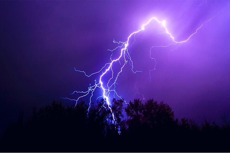 दाङमा चट्याङ लागेर बालकको मृत्यु, दुई घाइते