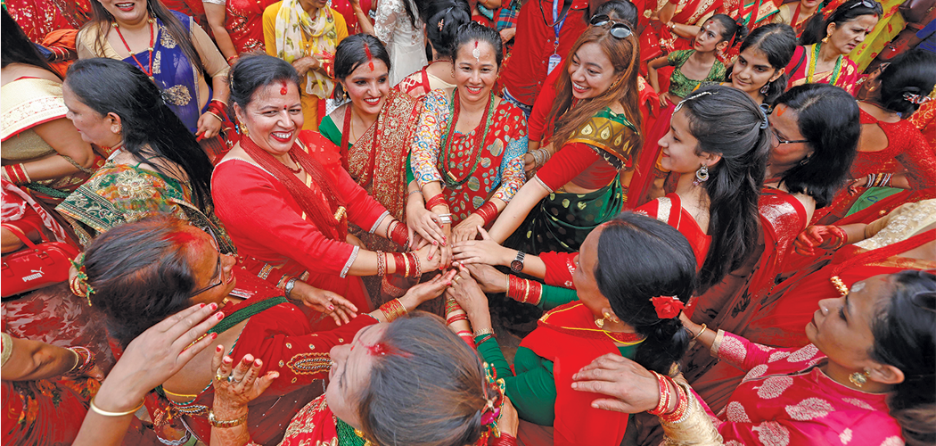 मौलिकता गुमाउँदै तीज