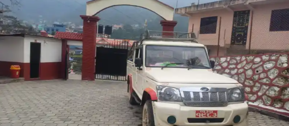 तम्घास बजारमा जथाभावी गाडी धुनेलाई नगरपालिकाद्वारा कारबाही