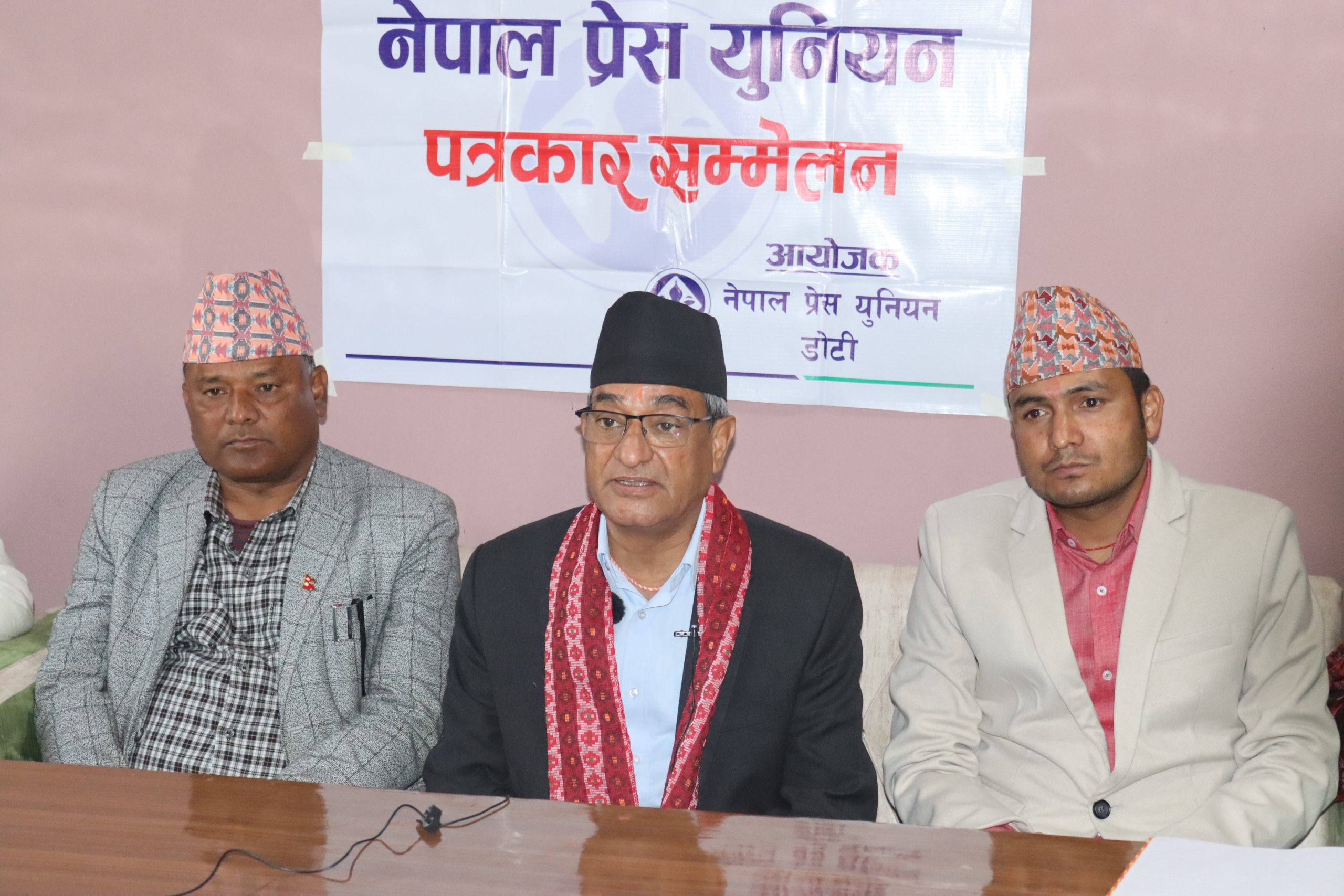 गणतन्त्रको विकल्प राजतन्त्र हुन सक्दैन : गृहमन्त्री लेखक