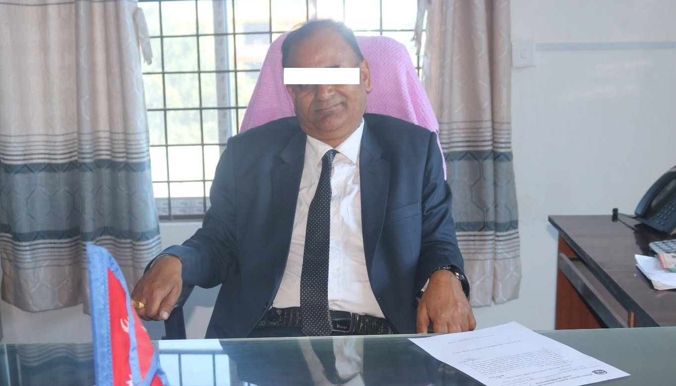 मदिरा सेवन गरी लफडा गर्ने प्रमुख प्रशासकीय अधिकृत पक्राउ
